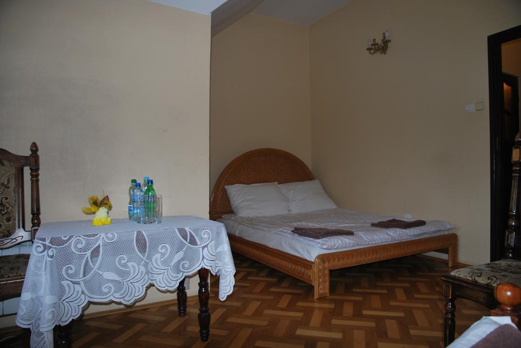 Palac W Czyzowie Szlacheckim Czyzow Szlachecki Exterior photo